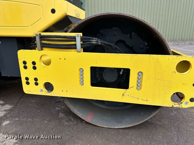 image for item DO3185 2014 Bomag BW 211D-40 single drum vibratory roller
