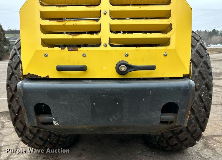 image for item DO3185 2014 Bomag BW 211D-40 single drum vibratory roller