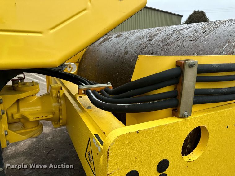 image for item DO3185 2014 Bomag BW 211D-40 single drum vibratory roller
