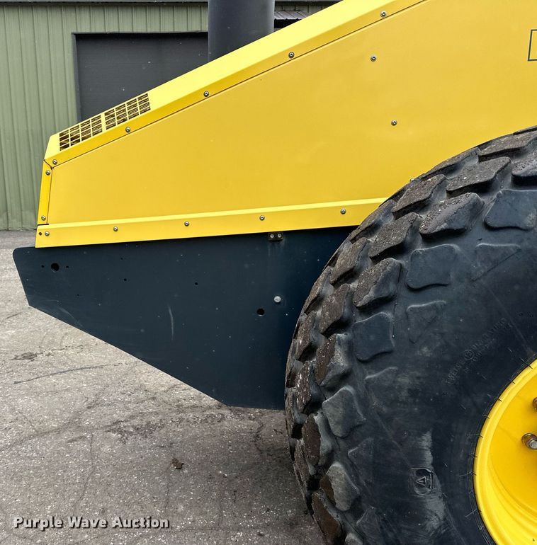 image for item DO3185 2014 Bomag BW 211D-40 single drum vibratory roller