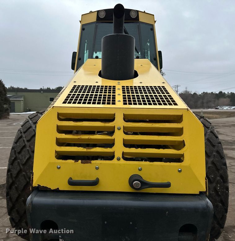 image for item DO3185 2014 Bomag BW 211D-40 single drum vibratory roller