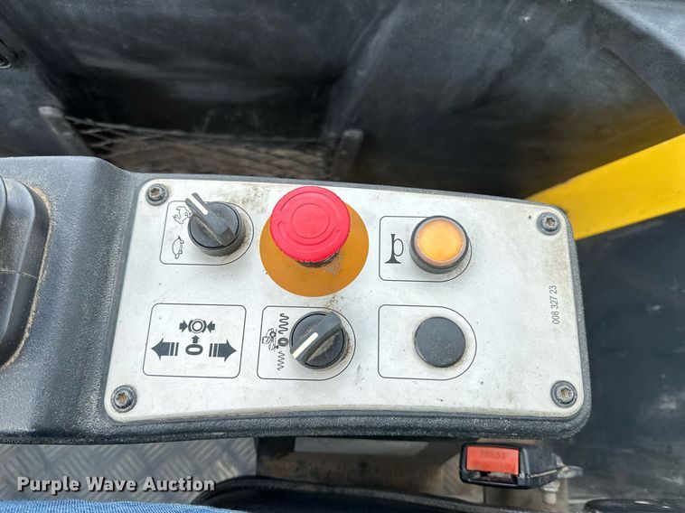 image for item DO3185 2014 Bomag BW 211D-40 single drum vibratory roller