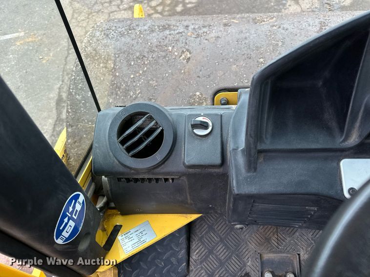 image for item DO3185 2014 Bomag BW 211D-40 single drum vibratory roller