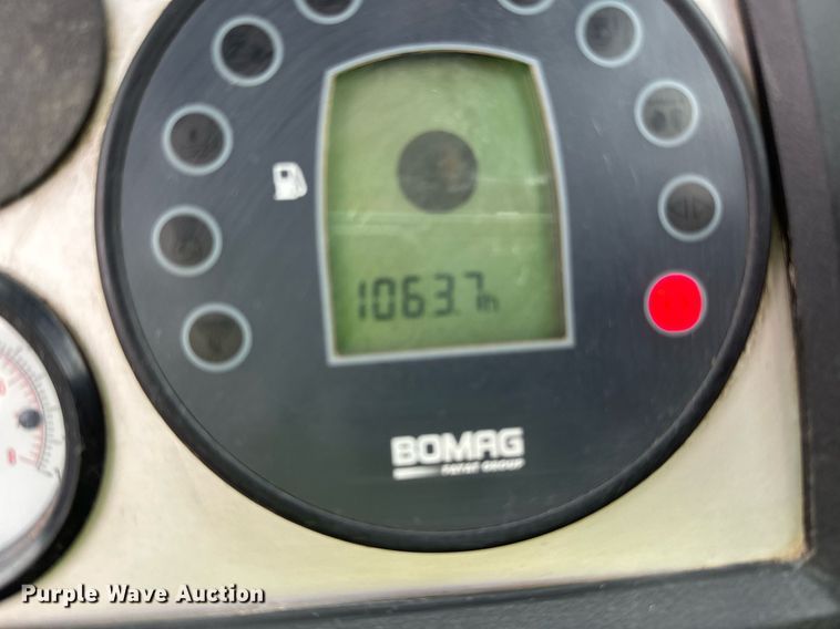 image for item DO3185 2014 Bomag BW 211D-40 single drum vibratory roller