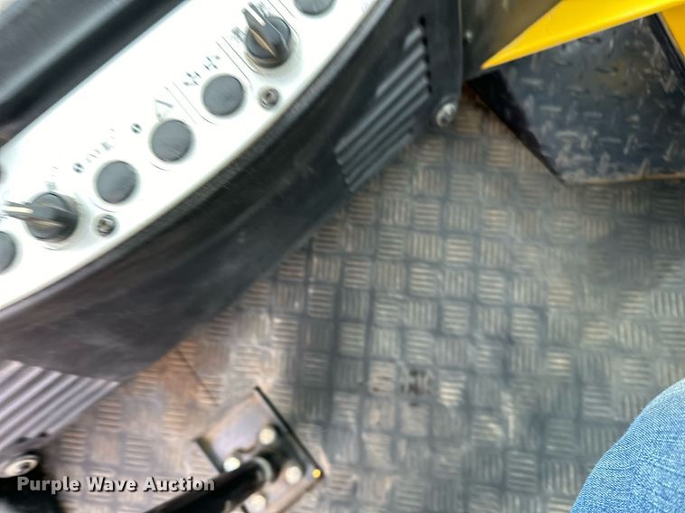 image for item DO3185 2014 Bomag BW 211D-40 single drum vibratory roller