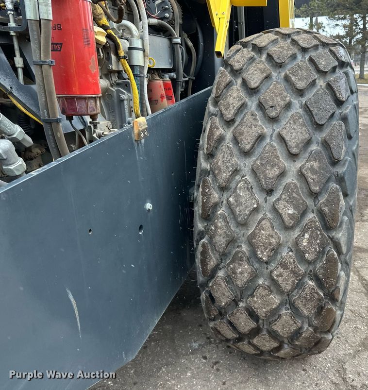 image for item DO3185 2014 Bomag BW 211D-40 single drum vibratory roller