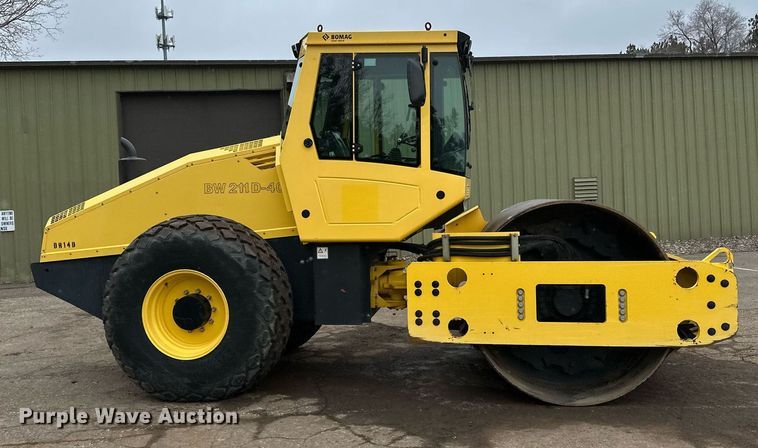 image for item DO3186 2014 Bomag BW211D-40 single drum roller