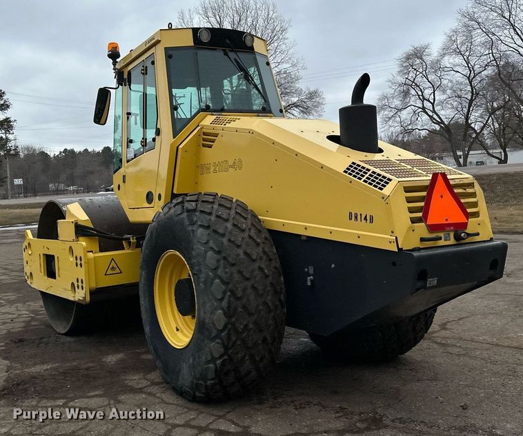 image for item DO3186 2014 Bomag BW211D-40 single drum roller