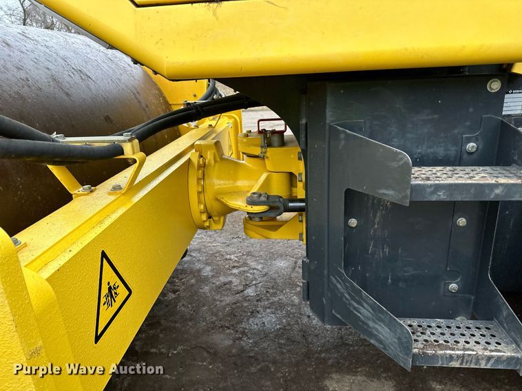 image for item DO3186 2014 Bomag BW211D-40 single drum roller