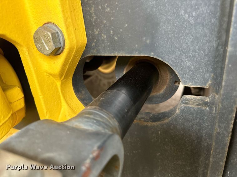 image for item DO3186 2014 Bomag BW211D-40 single drum roller