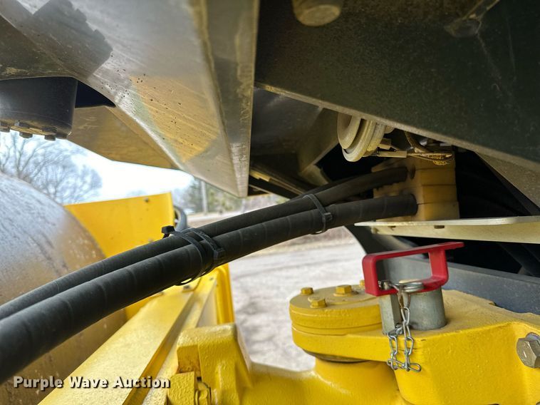 image for item DO3186 2014 Bomag BW211D-40 single drum roller