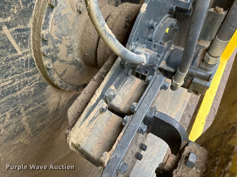 image for item DO3186 2014 Bomag BW211D-40 single drum roller