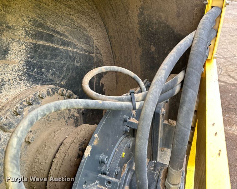 image for item DO3186 2014 Bomag BW211D-40 single drum roller