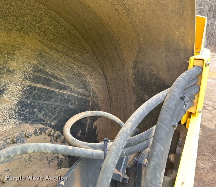 image for item DO3186 2014 Bomag BW211D-40 single drum roller