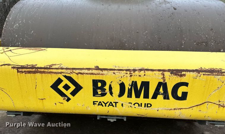 image for item DO3186 2014 Bomag BW211D-40 single drum roller