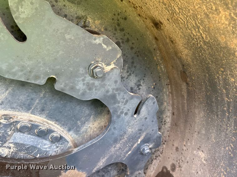 image for item DO3186 2014 Bomag BW211D-40 single drum roller