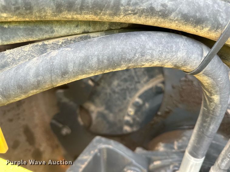 image for item DO3186 2014 Bomag BW211D-40 single drum roller