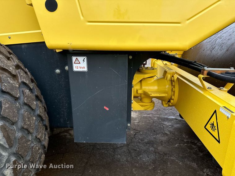 image for item DO3186 2014 Bomag BW211D-40 single drum roller