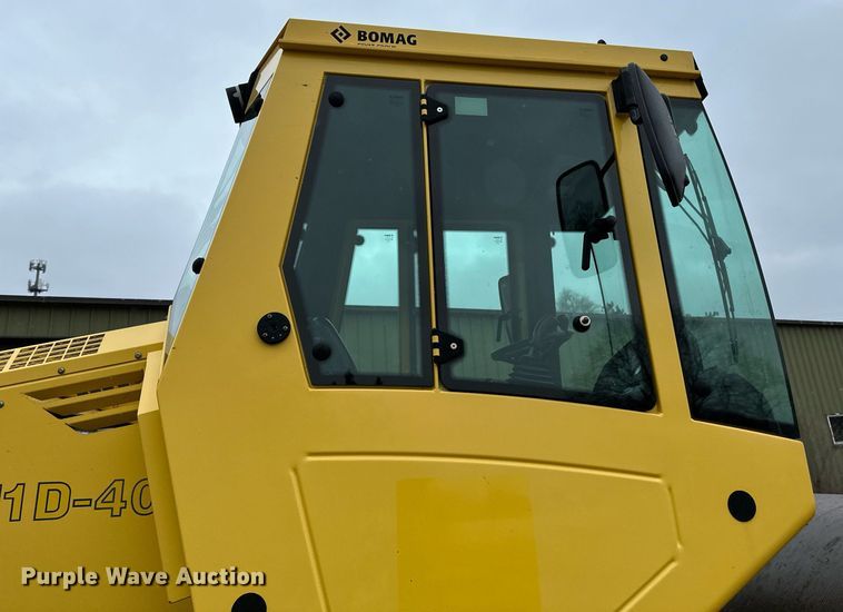 image for item DO3186 2014 Bomag BW211D-40 single drum roller