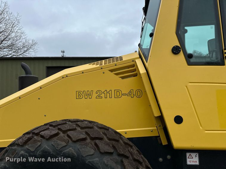 image for item DO3186 2014 Bomag BW211D-40 single drum roller