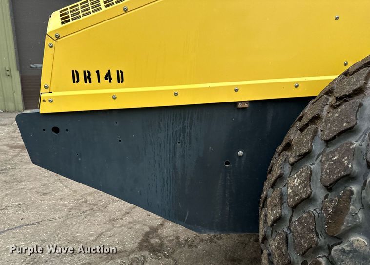 image for item DO3186 2014 Bomag BW211D-40 single drum roller