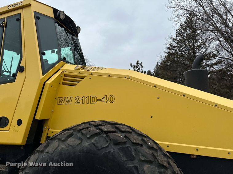 image for item DO3186 2014 Bomag BW211D-40 single drum roller