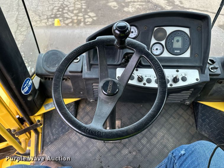 image for item DO3186 2014 Bomag BW211D-40 single drum roller
