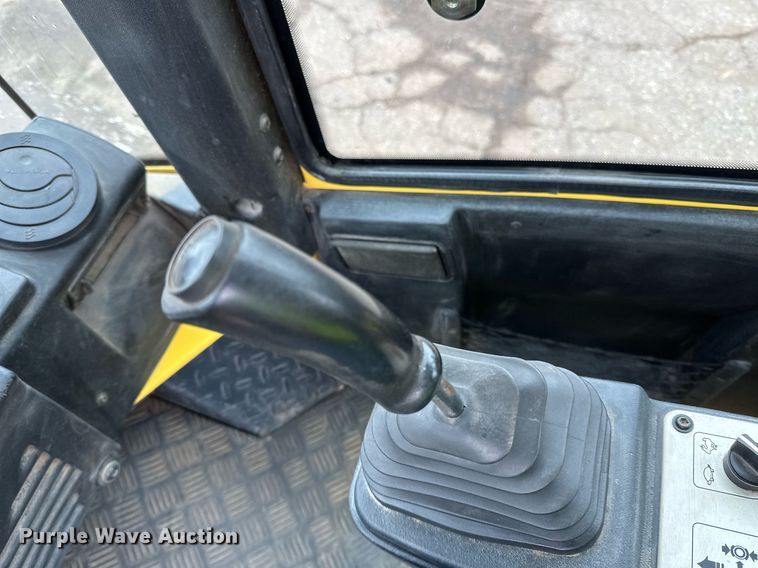 image for item DO3186 2014 Bomag BW211D-40 single drum roller