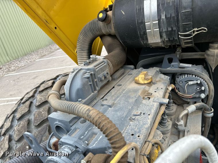 image for item DO3186 2014 Bomag BW211D-40 single drum roller