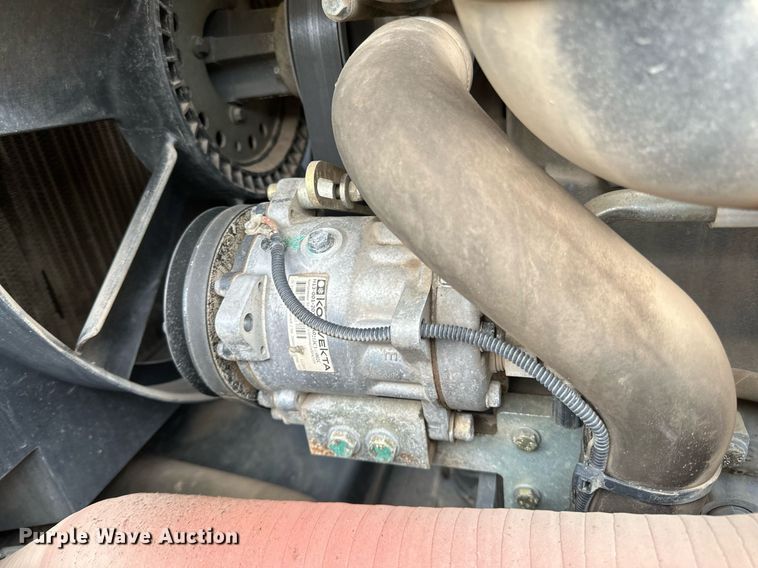 image for item DO3186 2014 Bomag BW211D-40 single drum roller