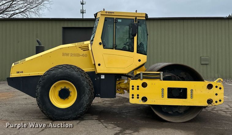 image for item DO3187 2014 Bomag BW 211D-40 single drum vibratory roller