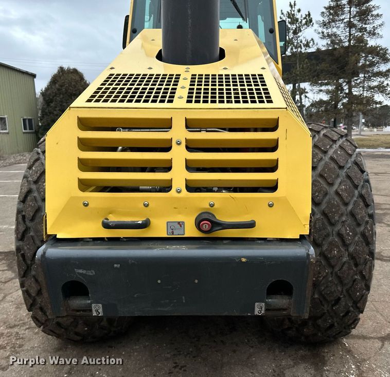 image for item DO3187 2014 Bomag BW 211D-40 single drum vibratory roller