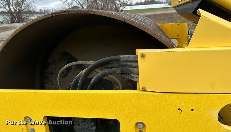 image for item DO3187 2014 Bomag BW 211D-40 single drum vibratory roller
