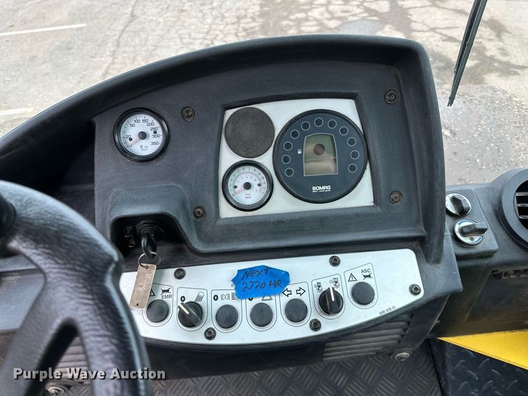 image for item DO3187 2014 Bomag BW 211D-40 single drum vibratory roller