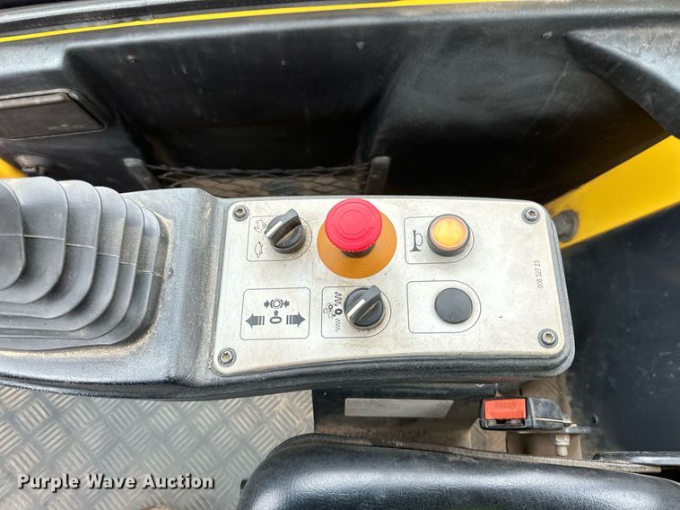 image for item DO3187 2014 Bomag BW 211D-40 single drum vibratory roller
