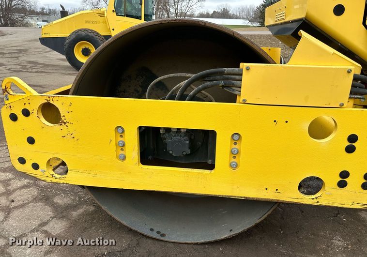 image for item DO3187 2014 Bomag BW 211D-40 single drum vibratory roller