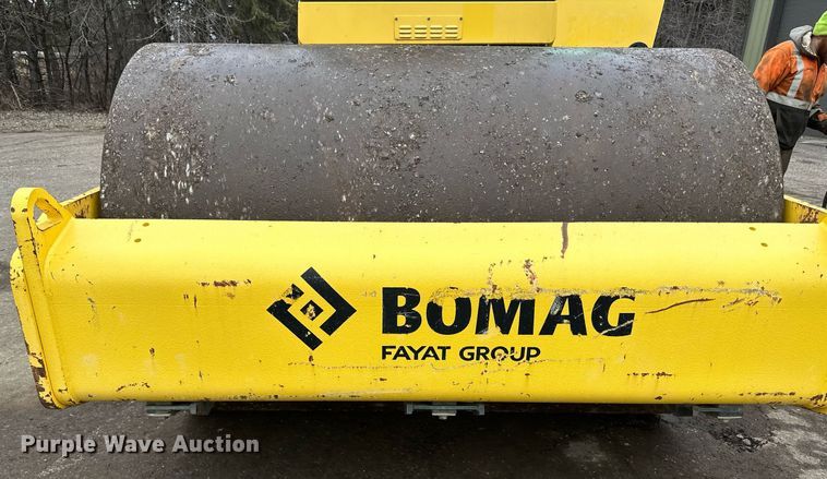 image for item DO3187 2014 Bomag BW 211D-40 single drum vibratory roller
