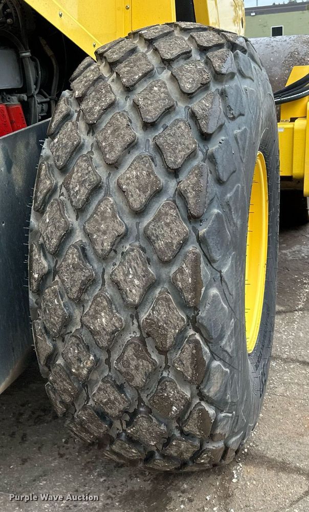 image for item DO3187 2014 Bomag BW 211D-40 single drum vibratory roller