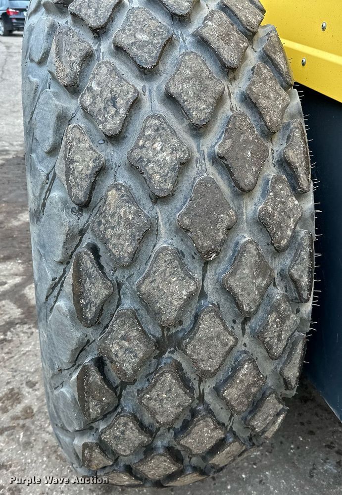 image for item DO3187 2014 Bomag BW 211D-40 single drum vibratory roller