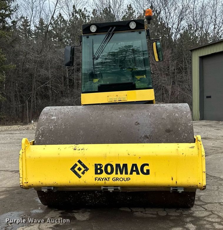 image for item DO3188 2014 Bomag BW 211D-40 single drum vibratory roller