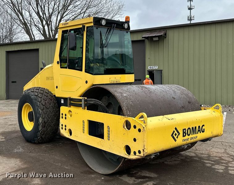 image for item DO3188 2014 Bomag BW 211D-40 single drum vibratory roller