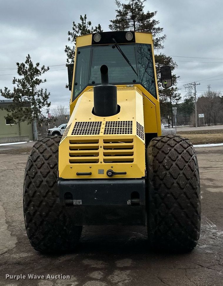 image for item DO3188 2014 Bomag BW 211D-40 single drum vibratory roller