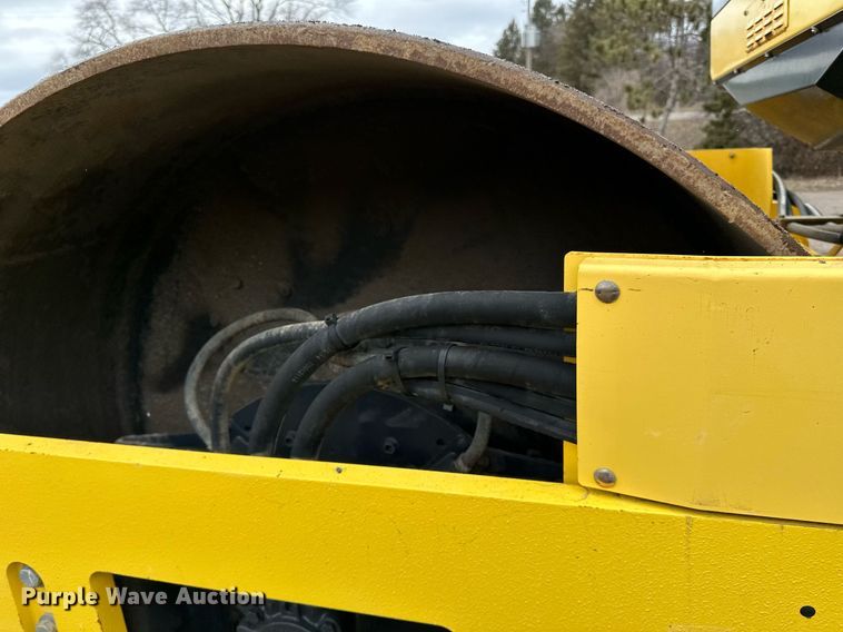 image for item DO3188 2014 Bomag BW 211D-40 single drum vibratory roller