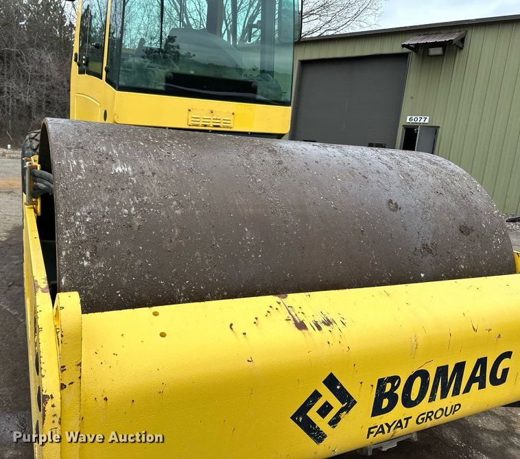 image for item DO3188 2014 Bomag BW 211D-40 single drum vibratory roller
