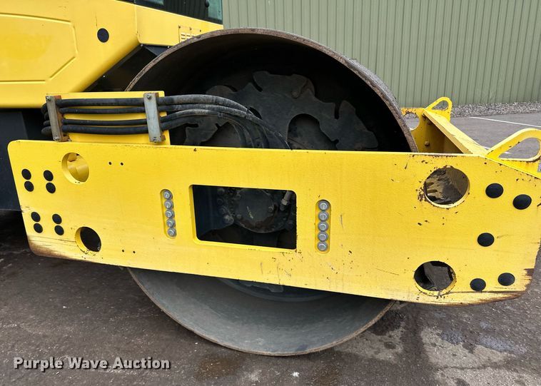 image for item DO3188 2014 Bomag BW 211D-40 single drum vibratory roller