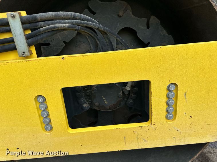 image for item DO3188 2014 Bomag BW 211D-40 single drum vibratory roller