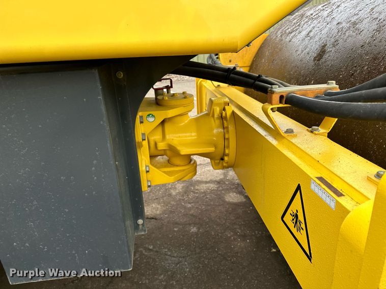 image for item DO3188 2014 Bomag BW 211D-40 single drum vibratory roller