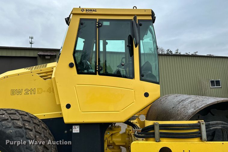 image for item DO3188 2014 Bomag BW 211D-40 single drum vibratory roller