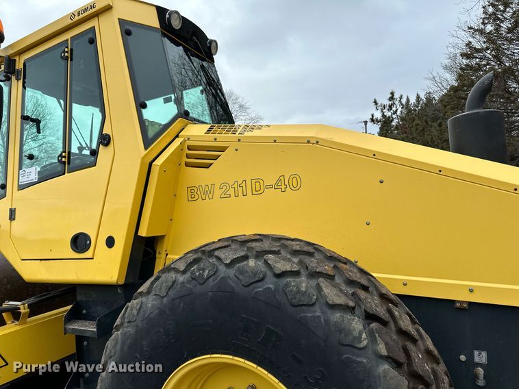image for item DO3188 2014 Bomag BW 211D-40 single drum vibratory roller