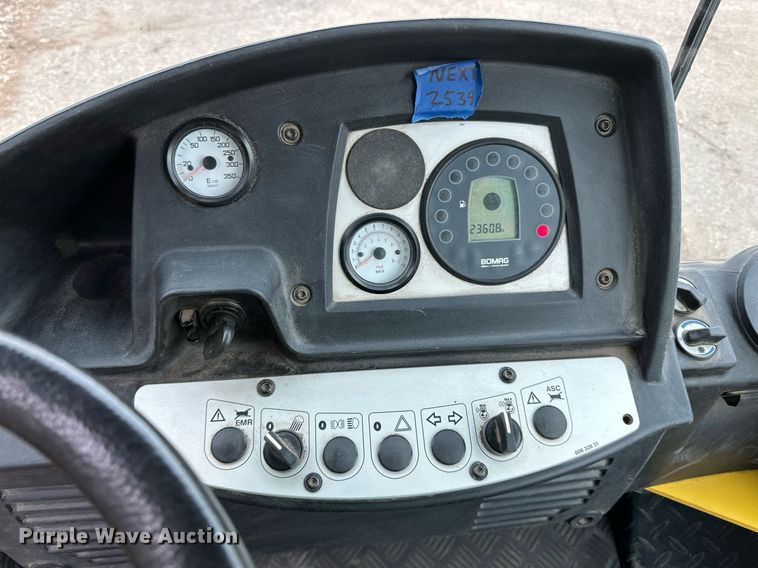 image for item DO3188 2014 Bomag BW 211D-40 single drum vibratory roller